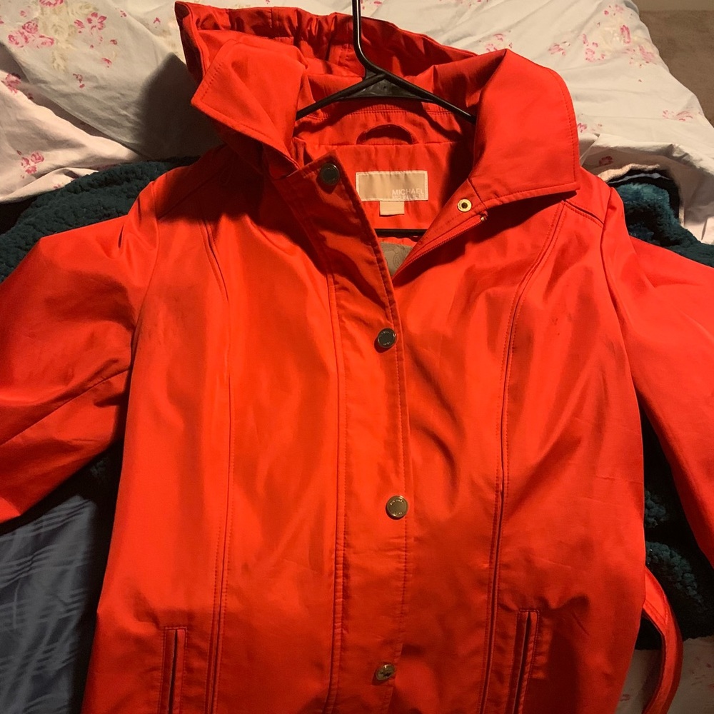 I never wear this color!!